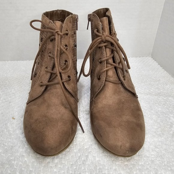 Mia Embellished Wedge Ankle Boots Size 6 one stud missing on outer right boot - Picture 4 of 7